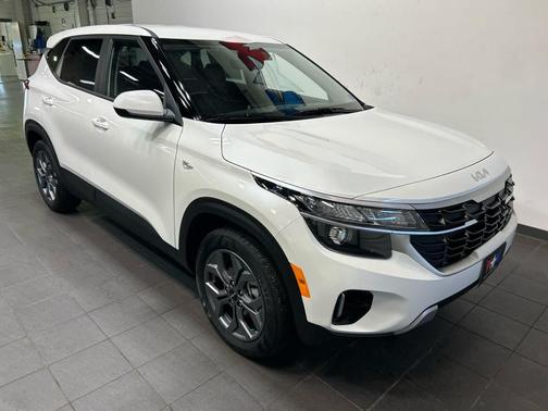 SNOW WHITE 2026 Kia Seltos LX