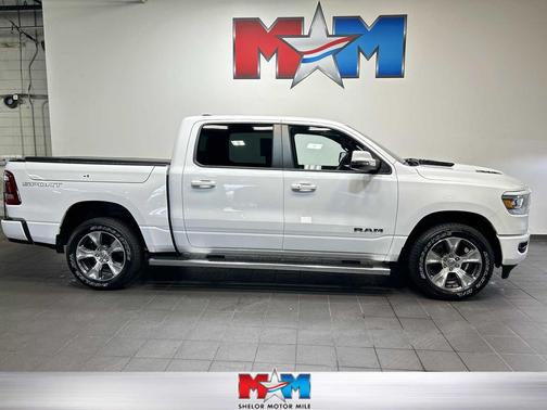 Bright White Clearcoat 2023 RAM 1500 Laramie