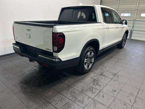 White Diamond Pearl 2019 Honda Ridgeline RTL