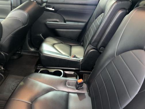 Wind Chill Pearl 2022 Toyota Highlander XLE