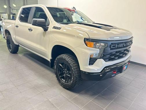 White Sands 2026 Chevrolet Silverado 1500 Custom Trail Boss