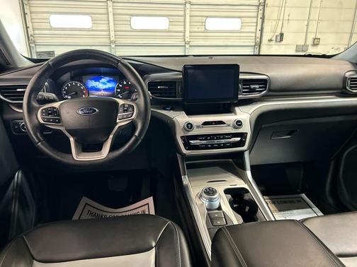 Iconic Silver Metallic 2023 Ford Explorer XLT