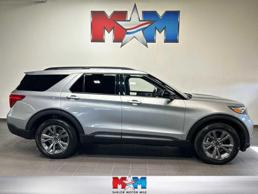 Iconic Silver Metallic 2023 Ford Explorer XLT