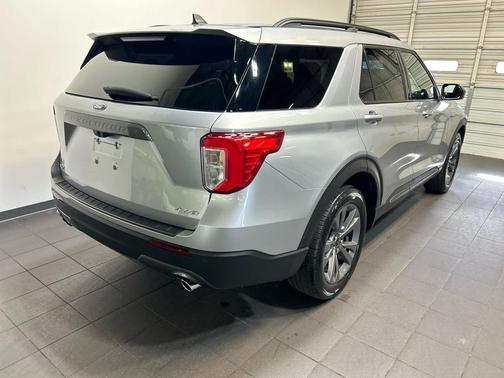 Iconic Silver Metallic 2023 Ford Explorer XLT