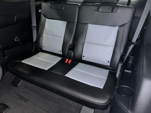 Iconic Silver Metallic 2023 Ford Explorer XLT