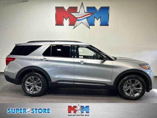 ICONIC SILVER METALLIC 2023 Ford Explorer XLT
