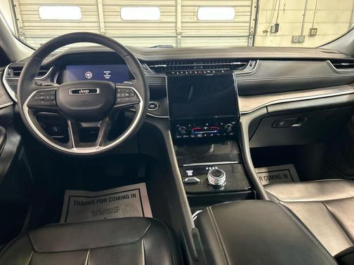 Diamond Black Crystal Pearlcoat 2023 Jeep Grand Cherokee L Limited