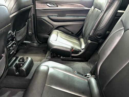 Diamond Black Crystal Pearlcoat 2023 Jeep Grand Cherokee L Limited