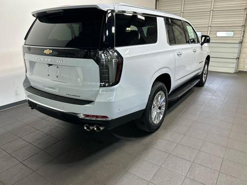 Polar White Tricoat 2026 Chevrolet Suburban Premier