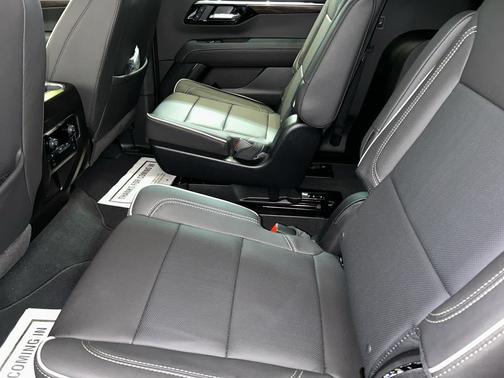 Polar White Tricoat 2026 Chevrolet Suburban Premier