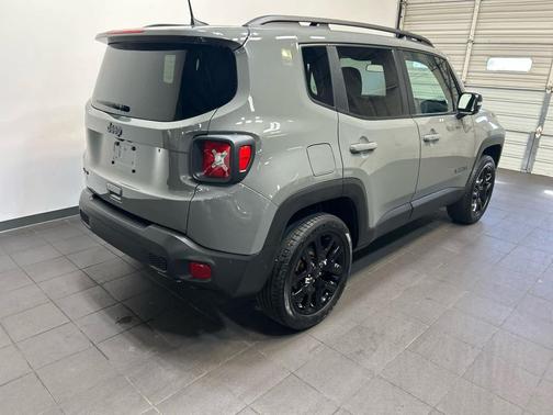 Sting-Gray Clearcoat 2022 Jeep Renegade Altitude