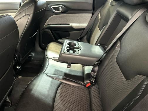 Silver Zynith Metallic Clearcoat 2024 Jeep Compass Latitude