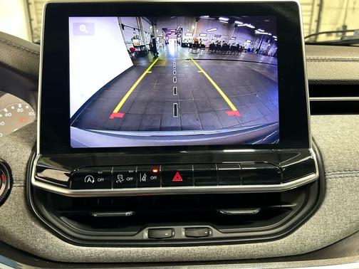 Silver Zynith Metallic Clearcoat 2024 Jeep Compass Latitude