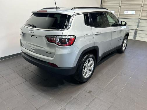 Silver Zynith Metallic Clearcoat 2024 Jeep Compass Latitude