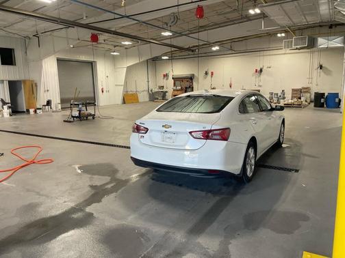 Summit White 2019 Chevrolet Malibu LT