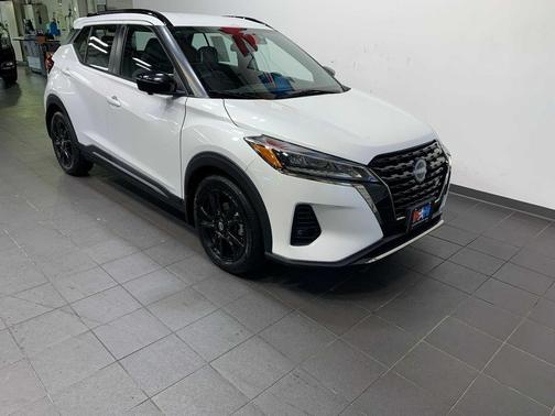 2022 Nissan Kicks SR