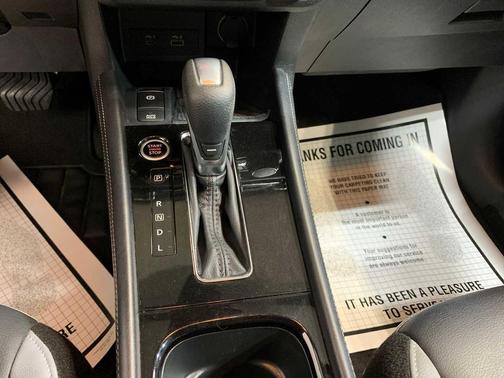 2022 Nissan Kicks SR