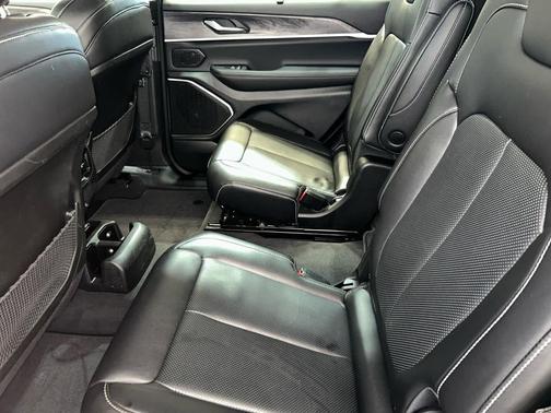 Bright White Clearcoat 2023 Jeep Grand Cherokee L Limited