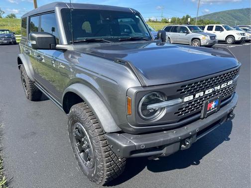 CARBONIZED GRAY METALLIC 2023 Ford Bronco Badlands
