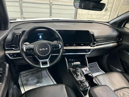 Glacial White Pearl 2023 Kia Sportage X-Line