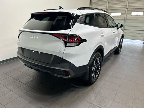 Glacial White Pearl 2023 Kia Sportage X-Line
