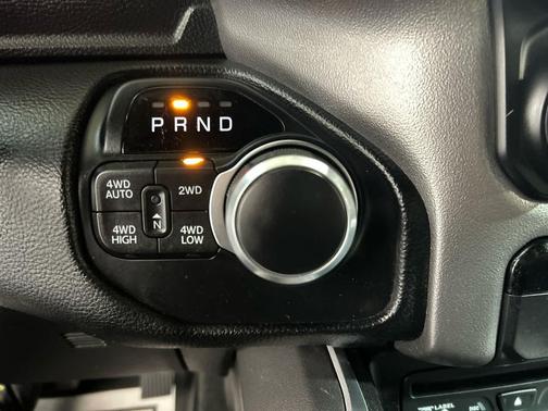 Diamond Black Crystal Pearlcoat 2019 RAM 1500 Big Horn