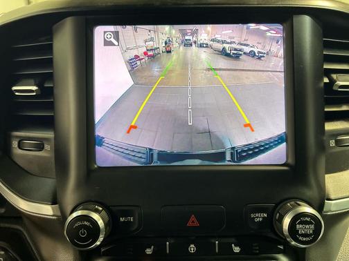 Diamond Black Crystal Pearlcoat 2019 RAM 1500 Big Horn