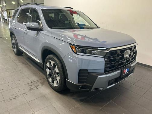Sonic Gray Pearl 2026 Honda Pilot Touring 8-Passenger