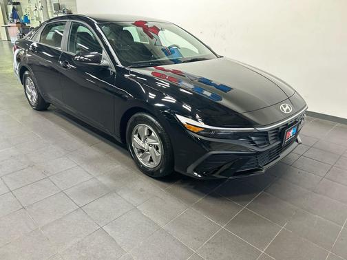 Abyss Black 2025 Hyundai ELANTRA SE