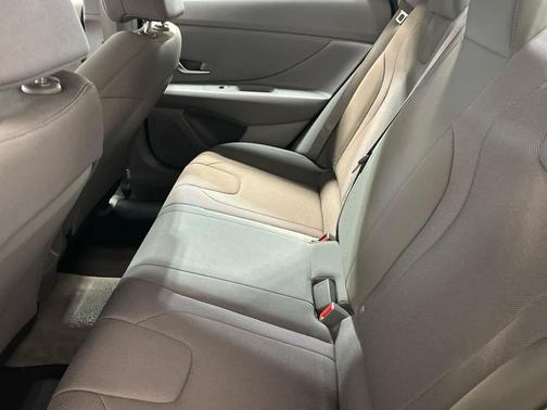 Abyss Black 2025 Hyundai ELANTRA SE