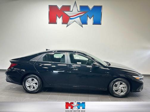 Abyss Black 2025 Hyundai ELANTRA SE