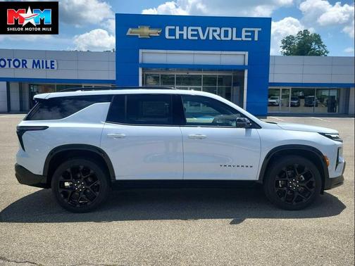 Polar White Tricoat 2026 Chevrolet Traverse RS
