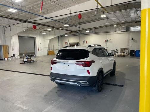 Snow White Pearl 2023 Kia Seltos Nightfall Edition
