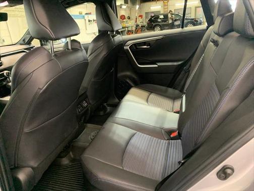 2023 Toyota RAV4 Hybrid SE