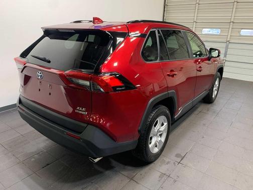 2020 Toyota RAV4 Hybrid XLE