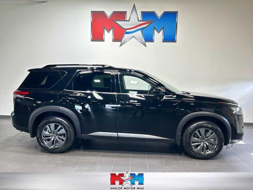 Super Black 2026 Nissan Pathfinder SV