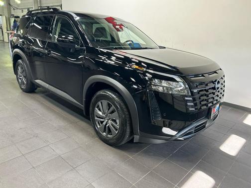 Super Black 2026 Nissan Pathfinder SV