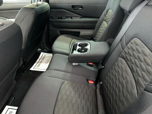 Super Black 2026 Nissan Pathfinder SV
