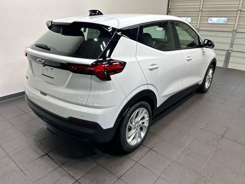 GAZ SUMMIT WHITE 2027 Chevrolet Bolt LT FWD
