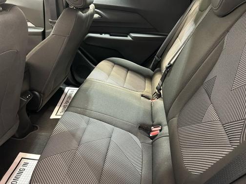 GAZ SUMMIT WHITE 2027 Chevrolet Bolt LT FWD