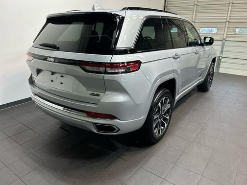 Silver Zynith 2022 Jeep Grand Cherokee Overland