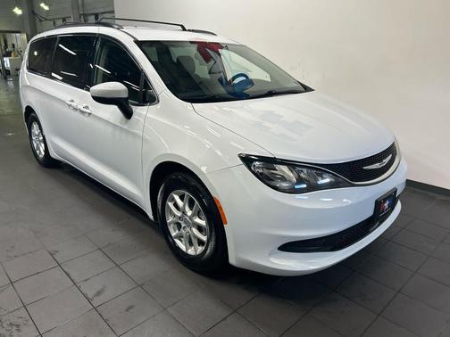 Bright White Clearcoat 2021 Chrysler Voyager LXI