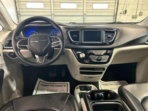 Bright White Clearcoat 2021 Chrysler Voyager LXI