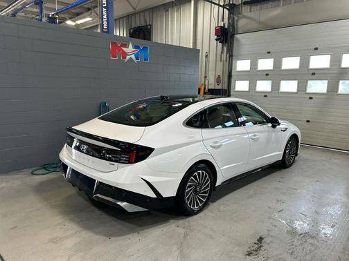 2025 Hyundai SONATA Hybrid Limited