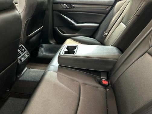 Platinum White Pearl 2022 Honda Accord Sport 2.0T
