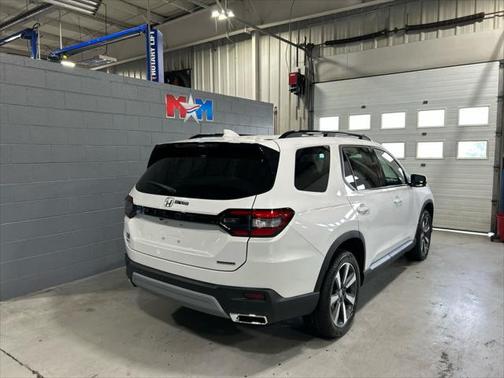 2025 Honda Pilot Touring 8-Passenger
