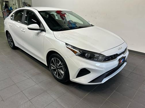 Snow White Pearl 2023 Kia Forte LXS