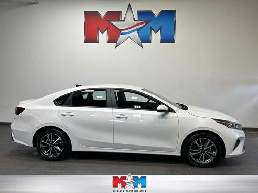 Snow White Pearl 2023 Kia Forte LXS
