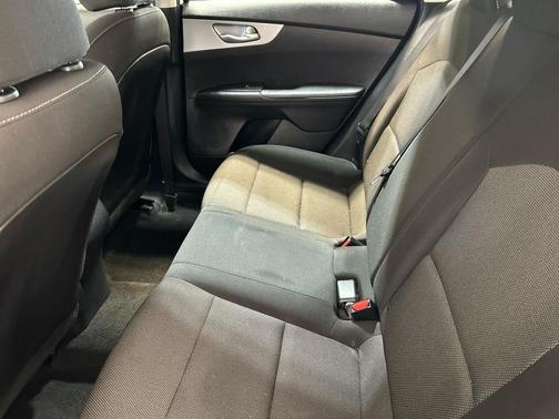 Snow White Pearl 2023 Kia Forte LXS