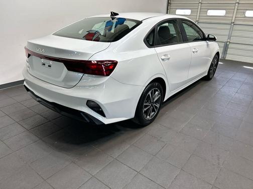 Snow White Pearl 2023 Kia Forte LXS